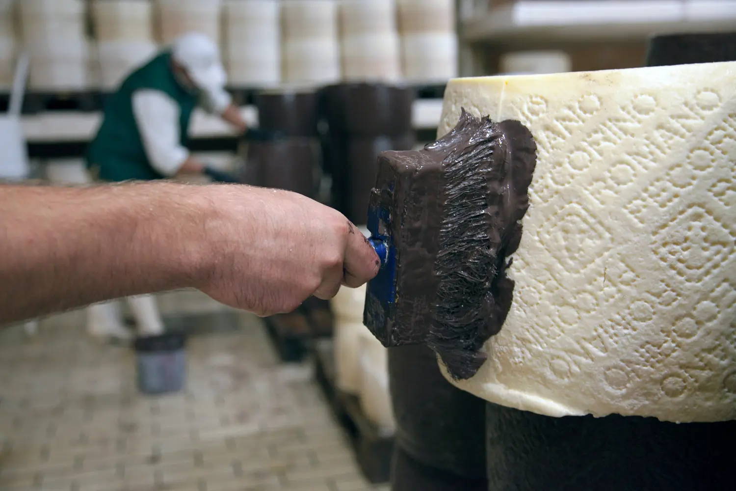 I Buonatavola - Lavorazione del Pecorino Romano del Lazio DOP Production of Pecorino Romano del Lazio DOP at the I Buonatavola facility in Nepi